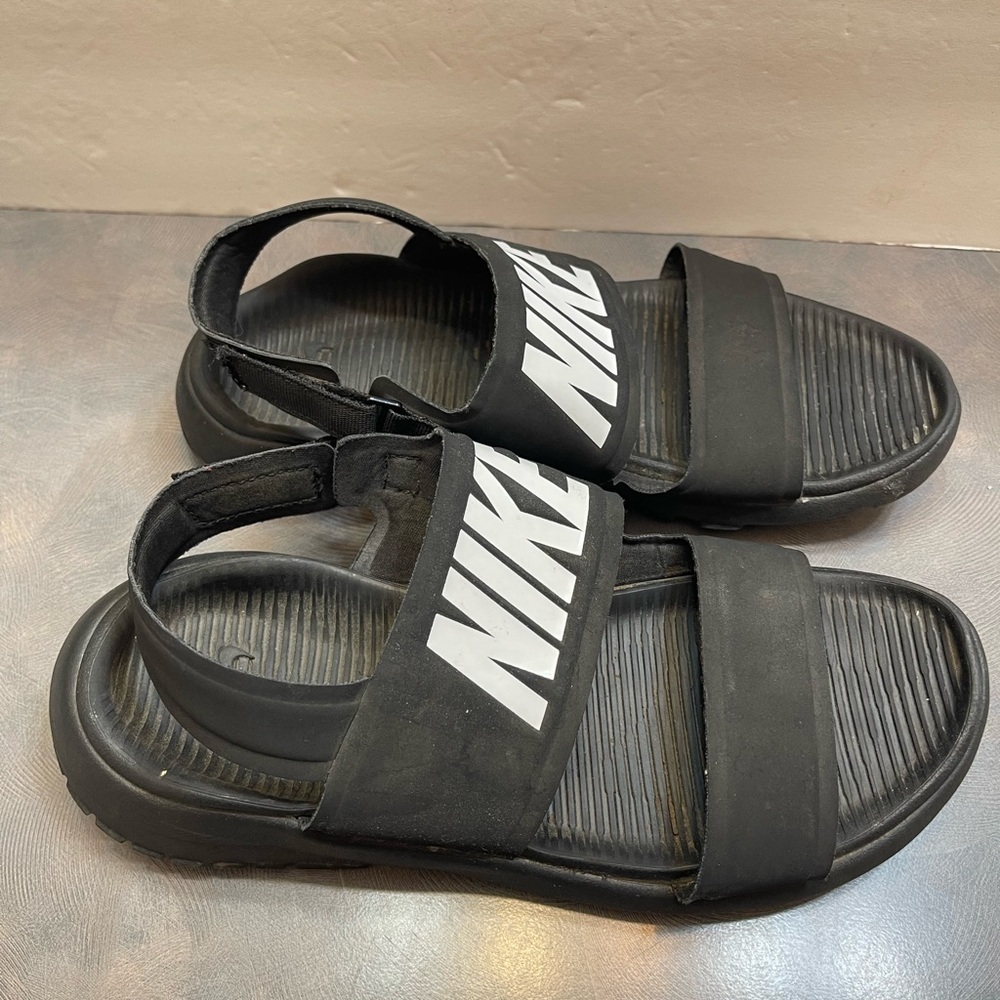 Nike Tanjun Black White Womens Strappy Beach Water Walking Sandals Slip On 7 - Picture 3 of 8
